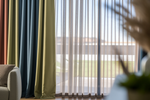 2 rideaux différents sur la même tringle : Comment les Associer